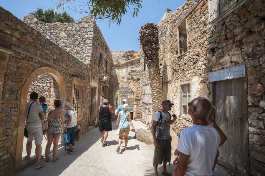 Crete: Agios Nikolaos, Plaka and Spinalonga Island Tour - Agios Nikolaos and the Voulismeni Lake stroll