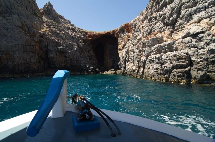 Crete: Fishing & Swimming Boat Cruise with Lunch & Drinks - Small Group Size, Boat Capacity, and the Guide Crew Dynamic