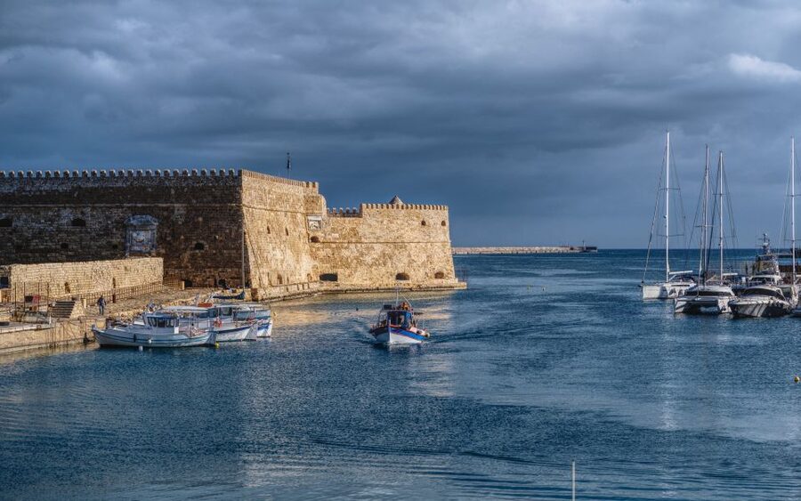 Crete: Heraklion Center, Local Market and Creta Aquarium - Market Time and Bargaining: How to Get Better Souvenirs