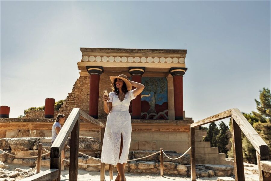 Crete: Knossos Palace and Museum E-Tickets with Audio Guides - Heraklion Archaeological Museum: where objects make the myths make sense