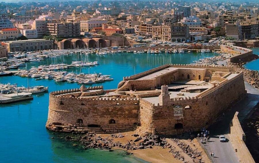 Crete: Knossos Palace, Heraklion City, Market Guided Tour - Languages and guide experience: what to expect from the human part