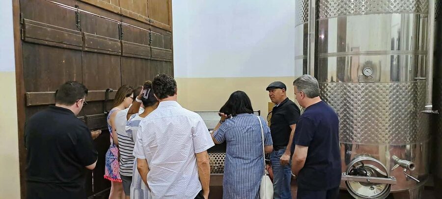 Crete: Knossos Palace, Winery & Olive Oil Tour with Lunch - Knossos Palace: what to focus on during your 1.5 hours