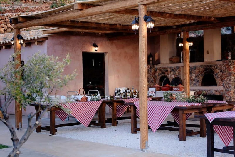 Crete: Olive Oil Festival, Farm Dinner, Live Show & Pickup - Live Cretan dance show and orchestra: how to enjoy it fully