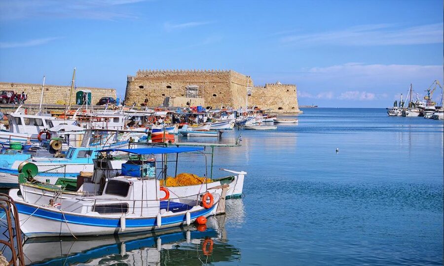 Day Trip To Heraklion City Center & Market & CretAquarium - Old port and Koules fortress: sea views with real fortification energy