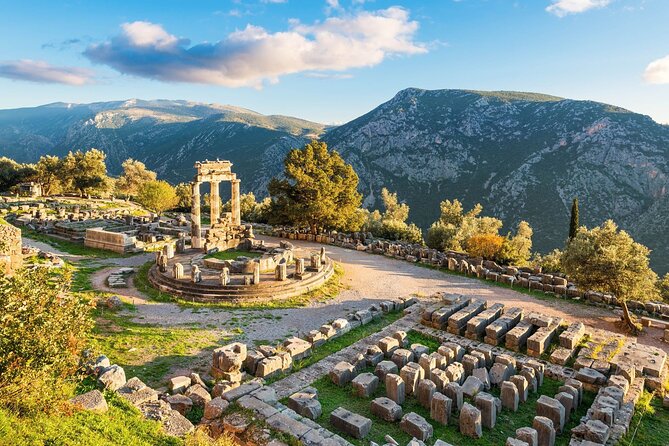 Delphi and Meteora Private Day Trip from Athens including Dinner - Thermopylae’s Leonidas statue and the Innovative Centre stop
