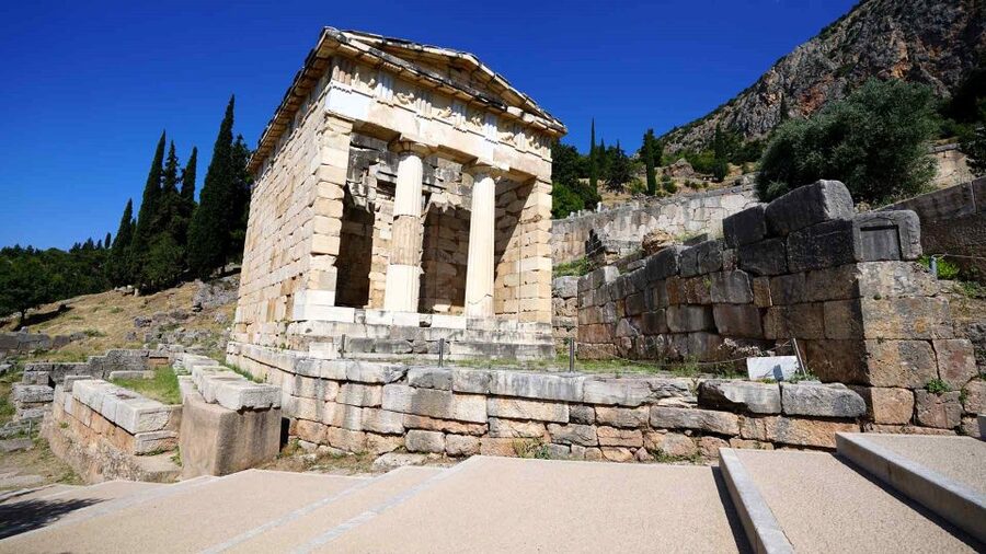 Delphi Self-Guided Tour with 3D Models & Audio (No Ticket) - Meeting the Oracle story: Pythia, bay leaves, and timing