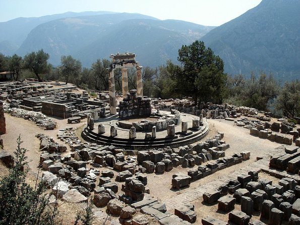 Delphi & Thermopylae Full Day Private Tour from Athens - Delphi village lunch, Gulf views, and the Arachova reset
