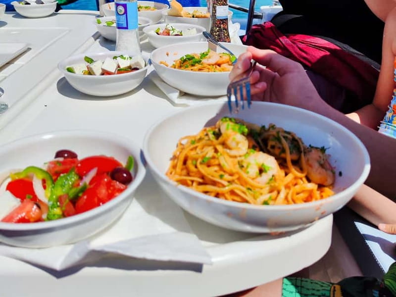 Dia Sailing Cruise With All-inclusive Meal And Drinks - Snorkeling gear and SUP: how to use the included time well