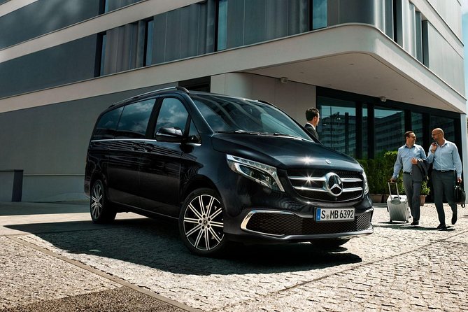 Economy Departure Transfers To Santorini Airport - Group size and how shared rides can affect your morning