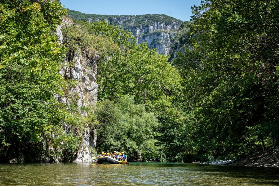 Epirus: Easy Rafting Experience on the Voidomatis River - Entering the raft: what “easy” feels like on Voidomatis