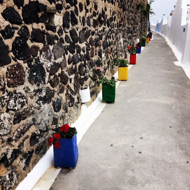 Fira: Guided Foodie Walking Tour with Tastings - Midday Tavern With Caldera Views: The Meal That Makes the Price Feel Reasonable