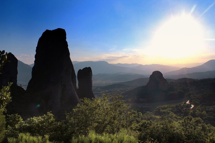 From Athens: Delphi and Meteora 2-Day Tour with Hotel - Day 1: The road stops that frame Delphi’s world