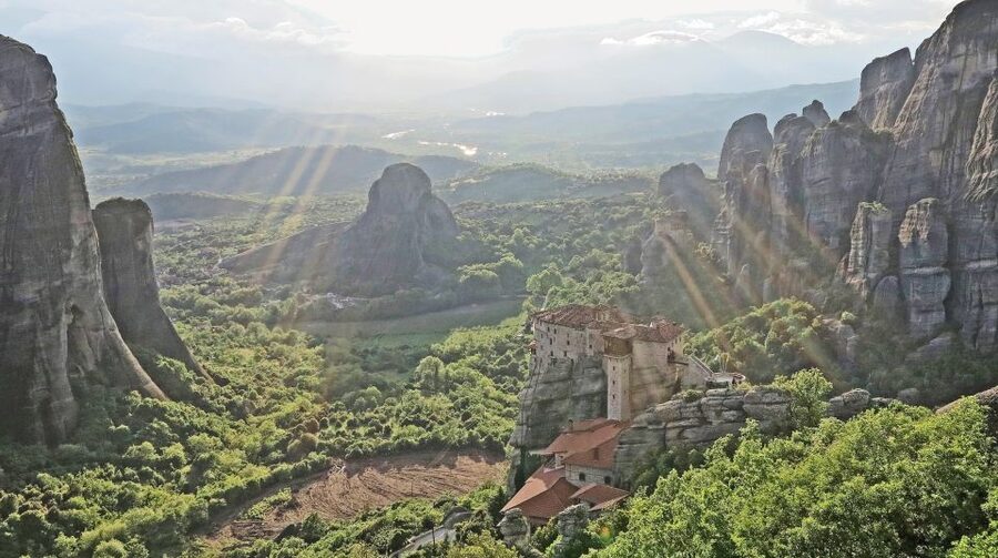 From Athens: Delphi and Meteora 2-Day Tour with Hotel - Your Kalabaka night: where to rest before the rock climb