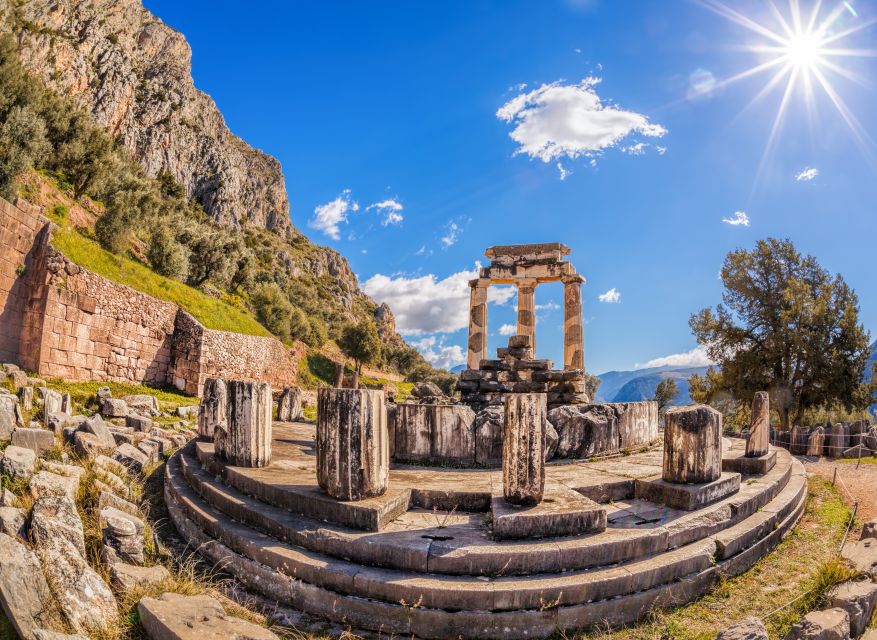 From Athens: Delphi Full Day V.R. Audio Guided Tour - Arachova: crafts, coffee, and a scenic pause in the mountains