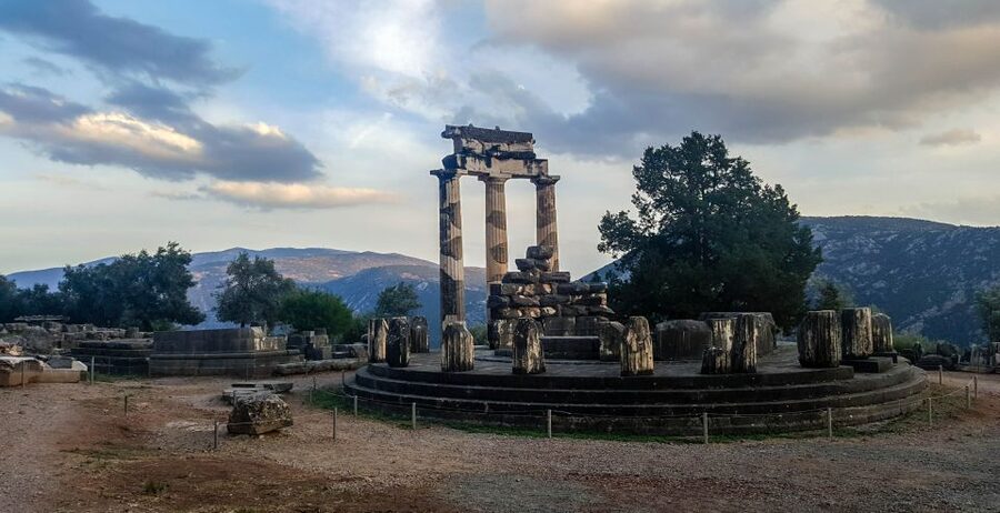 From Athens: Delphi Full Day V.R. Audio Guided Tour - The group, the bus guide, and what to expect from the pacing
