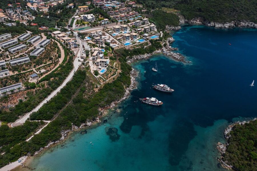 From Benitses/Lefkimmi: Blue Lagoon & Papanikolis Cruise - Onboard comfort, audio guides, and the crowd factor you cannot ignore