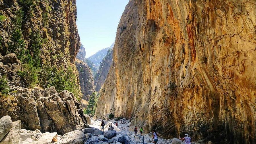 From Chania/Rethymno: Samariá Gorge Guided Hike with Pickup - Omalos to the entrance: early start, first steep steps, and what to do with them