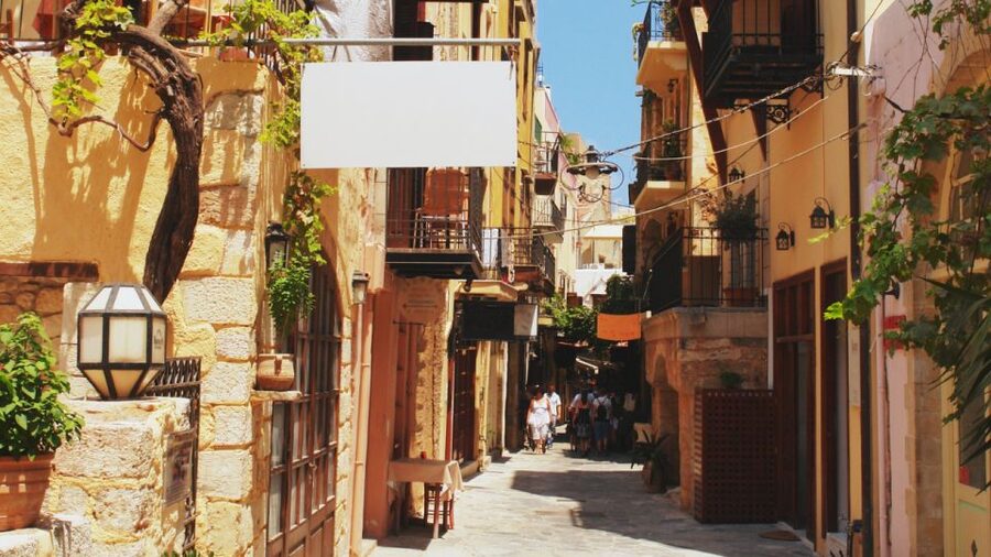 From Heraklion: Chania Town, Kournas Lake, and Rethymno Tour - Rethymno Old Town: Old Port Walks and the Oriental Beach Road, 1.5 Hours