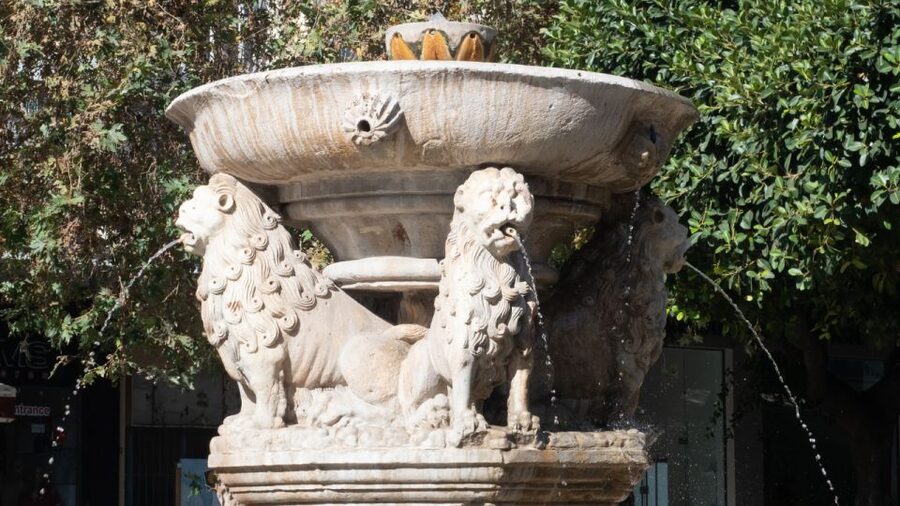 From Heraklion: Historical Center City Tour & Knossos Palace - Real Talk on Guides: The Human Difference at Knossos