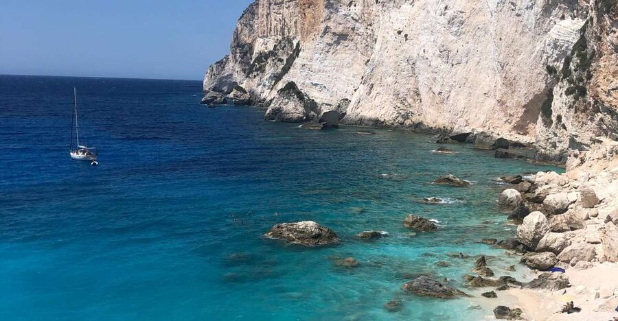 From Lefkimmi: Paxos, Antipaxos & Blue Caves Boat Tour - Antipaxos cruise time: what you should notice from the water