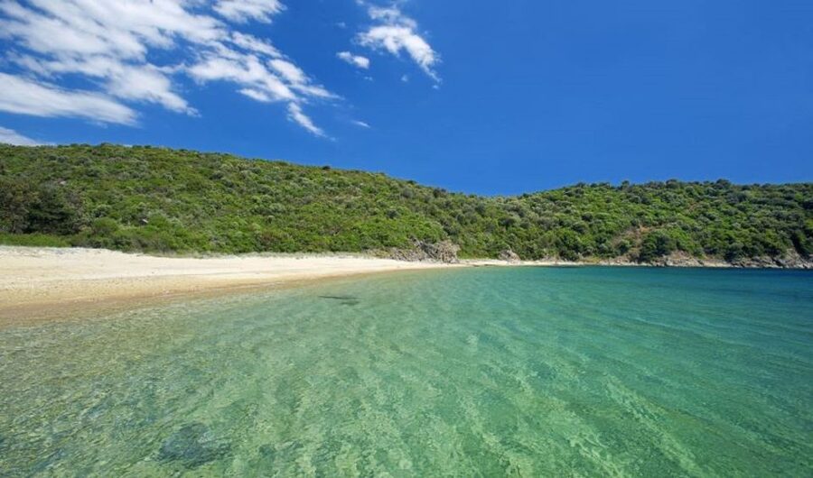 From Thessaloniki: Halkidiki Blue Lagoon Cruise - Why a Halkidiki cruise beats a basic beach day from Thessaloniki