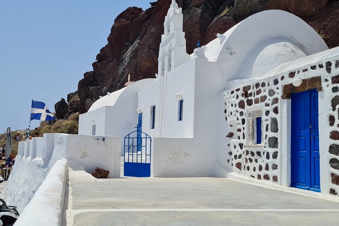 Full-Day Private Tour of Santorini Caldera & The Most Famous Sightseeing - The comfort setup that makes a 7-hour island loop actually work
