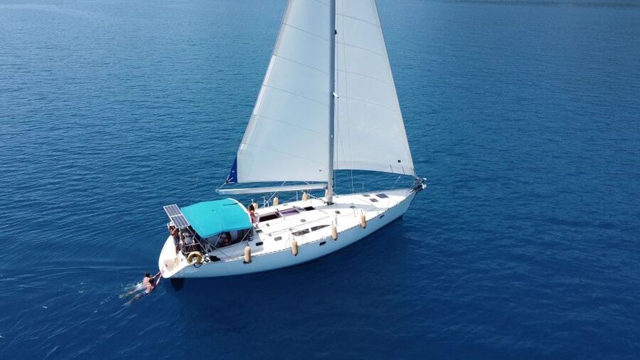 Gouvia: Corfu Island Sailing Trip with Snack and Soft Drinks - Gialiskari Beach and cliff jumping: the big swim break plus onboard lunch