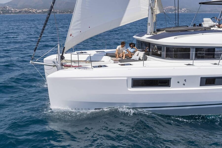 Heraklion: Dia Island Luxury Catamaran Cruise with Meal - Comfort and group size on the Lagoon 450F