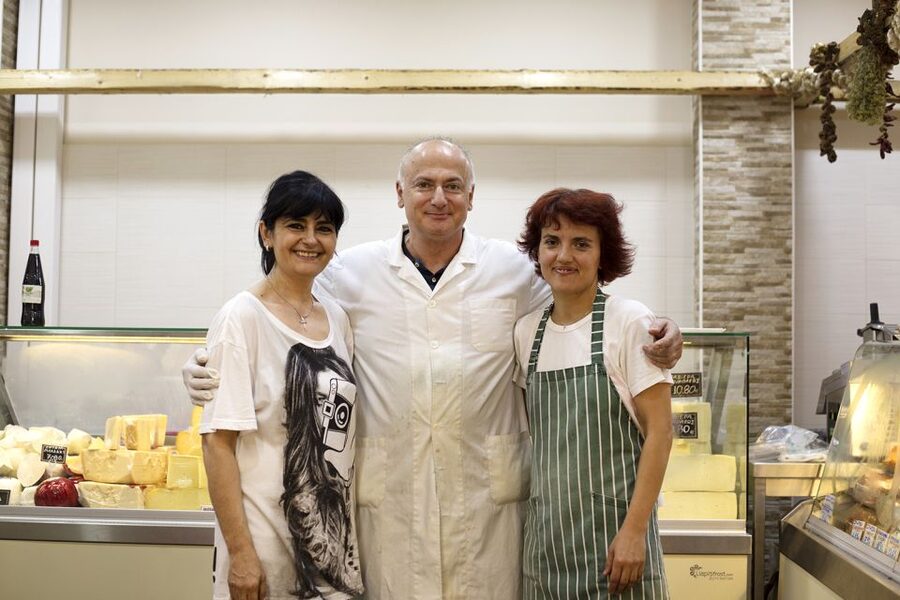 Heraklion: Food Tastings Walking Tour - Cheese Tasting Lessons: How to Shop Like a Cretan