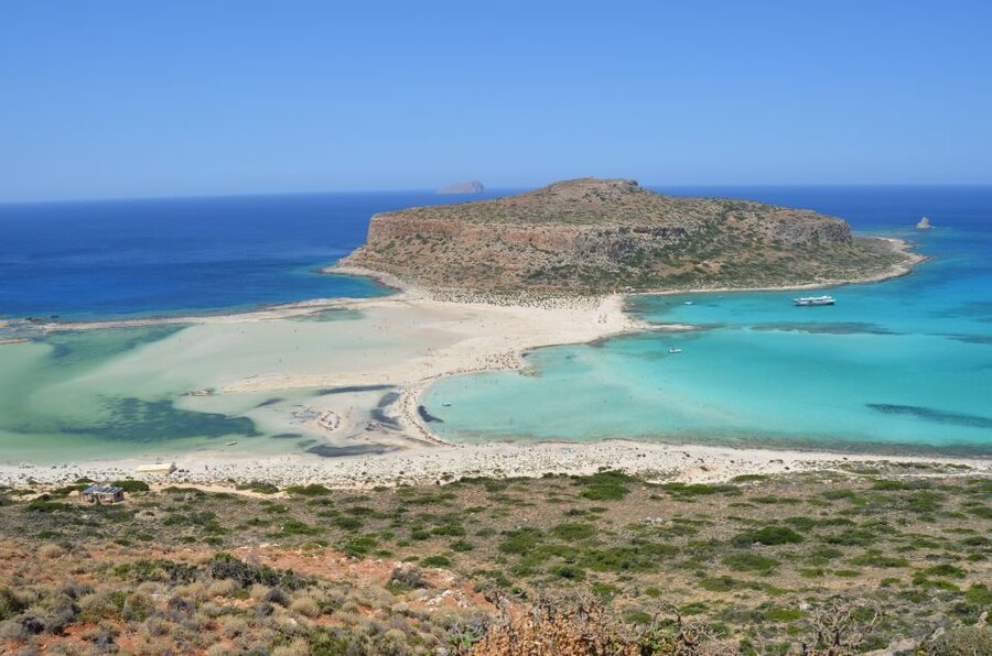 Heraklion: Gramvousa Island Day Trip & Balos Beach - Balos Lagoon: soft sand, wind, and how to stay safe on the rocks