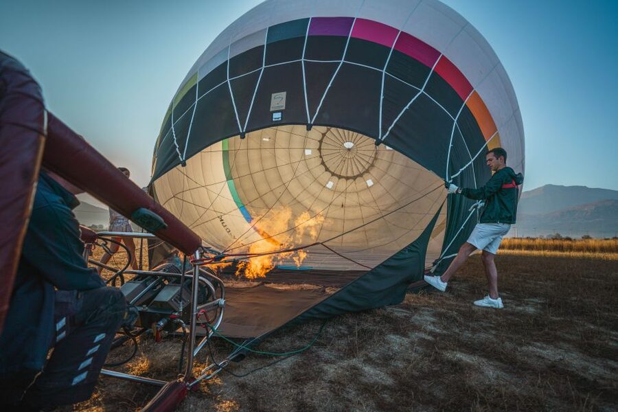 Heraklion: Sunrise Balloon Flight & Sunset Catamaran Cruise - The Heraklion Arrival and the Pre-Cruise Welcome