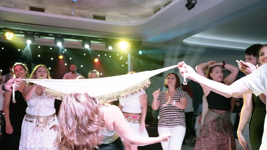 Kamari: Greek Show, Buffet Dinner, and Drinks at Dimitris - Price and What the Package Really Means for Value