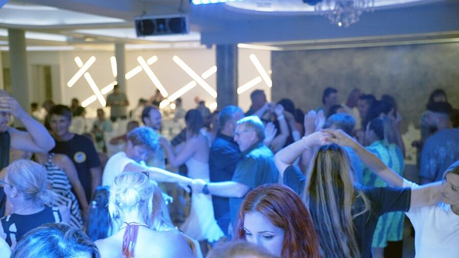 Kamari: Greek Show, Buffet Dinner, and Drinks at Dimitris - Plate Smashing for Good Luck: Theatrical Tradition, Practical Tips