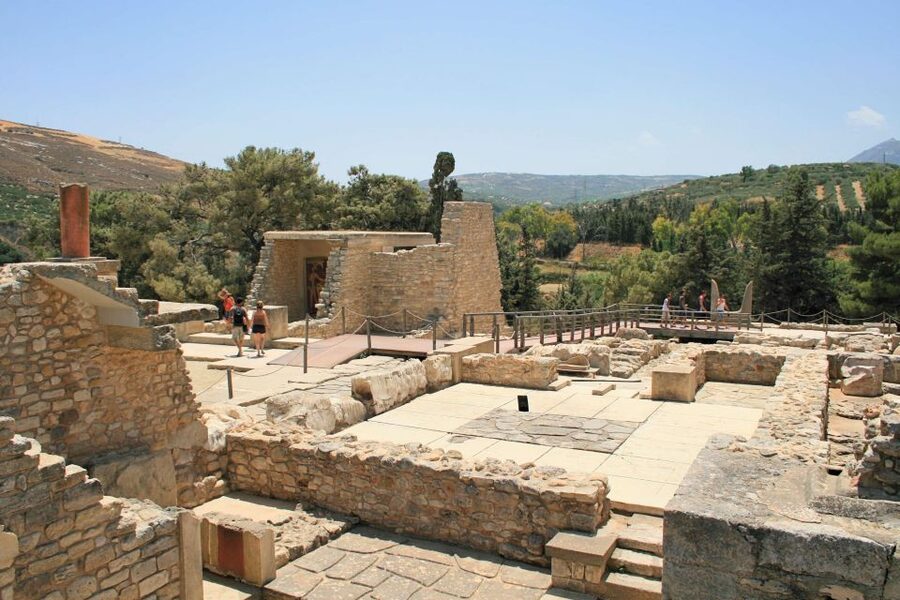 Knossos Palace & Heraklion Full-Day Tour from Chania Area - Pickup around Chania and the comfort factor on a long day