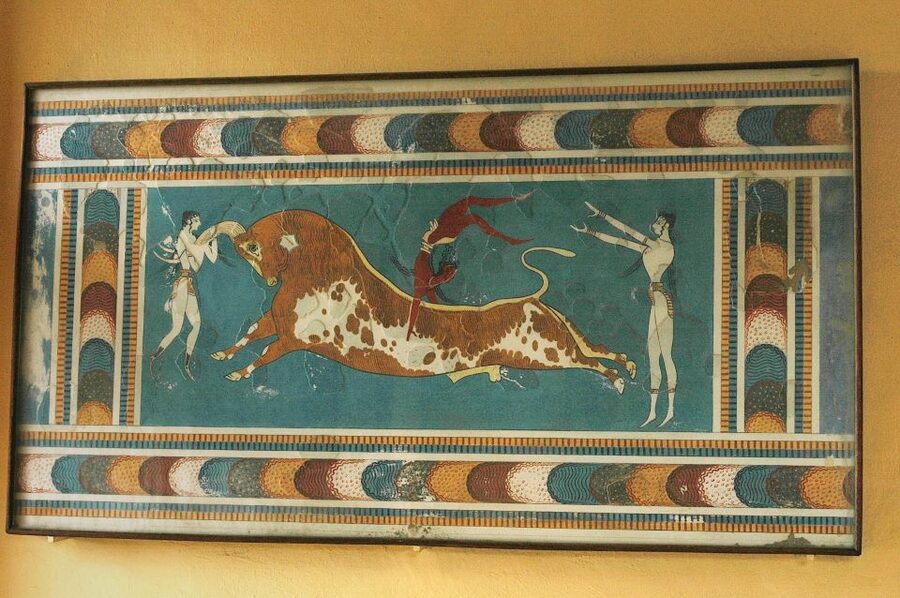 Knossos Palace Skip-the-Line Ticket & Private Guided Tour - Storerooms, clay containers, and the everyday power of the Minoans