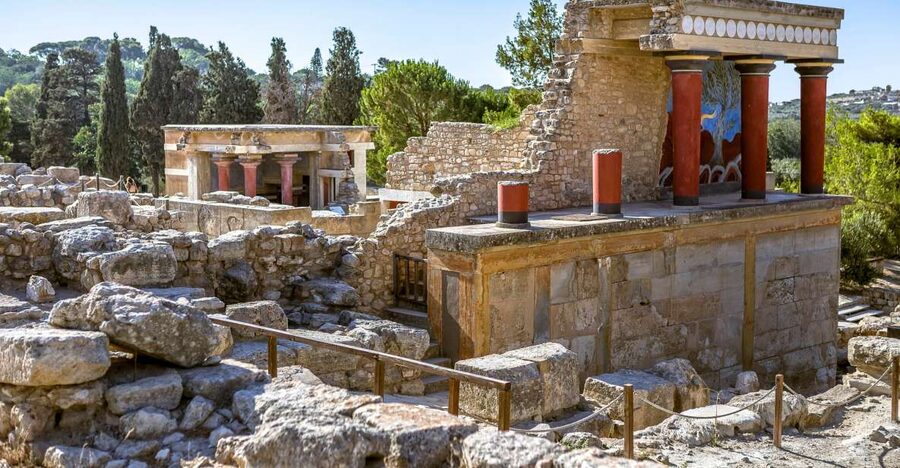 Knossos Palace Skip-the-Line Ticket & Private Guided Tour - Comfort and what to bring for a smooth 90-minute walk