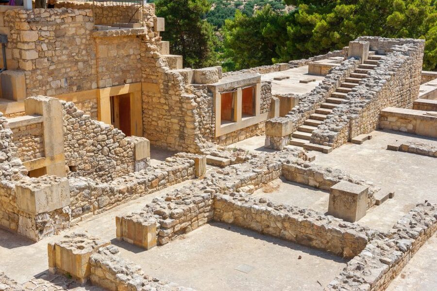 Knossos Palace Skip-the-Line Ticket & Private Guided Tour - The 1300-room palace layout, and how to not get lost in it