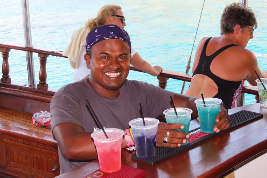 Kos : 3-Island Wooden Ship Cruise w/ Lunch on Captain Hook - Pserimos beach time: 45 minutes to swim, shop, and tan