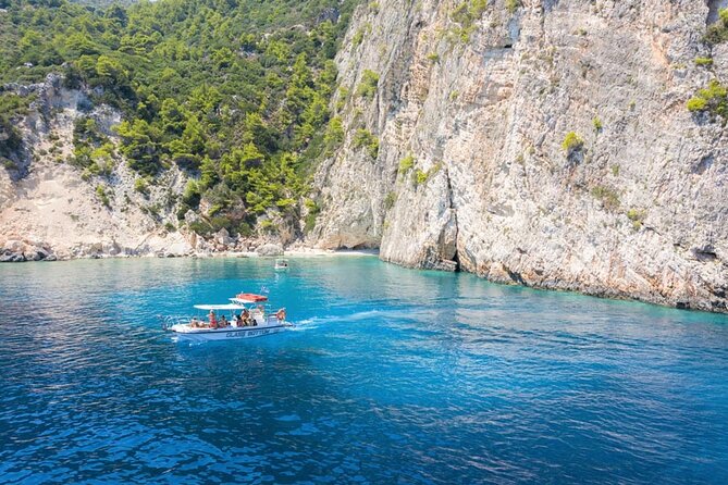 Laganas Zakynthos: Marathonissi, Keri Caves and Turtles Spotting - Boat size, comfort, and the real-life details that matter