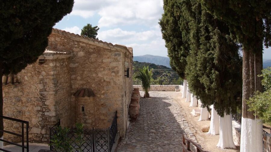 Lassithi, Zeus Cave, Olive Mill Farm & Knossos Combo Tour - Knossos Archaeological Site: the guided visit endgame