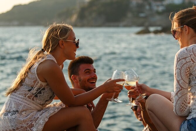 Luxury Catamaran Cruise, Dia Island -Open Bar & Lunch -Top Rated! - Snorkeling, SUP, Fishing, and Water Toys: Included, Not an Extra