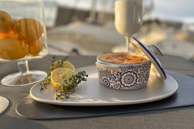 Luxury Catamaran Cruise, Dia Island -Open Bar & Lunch -Top Rated! - Where You Start, and How the Day Ends the Same Place