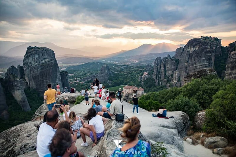 Meteora: Majestic Sunset Tour & Monasteries with Local Guide - Sunset Meteora: Why This 4-hour format works