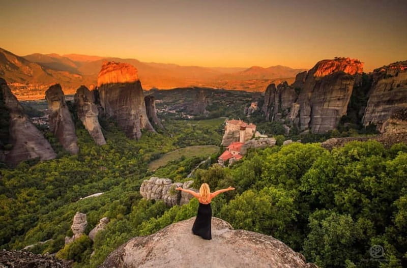Meteora: Majestic Sunset Tour & Monasteries with Local Guide - Price and logistics: what costs extra and how to plan smart