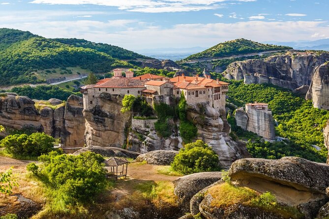 Meteora: Morning Half Day Sightseeing and Monasteries Tour - Why a Meteora morning tour works so well