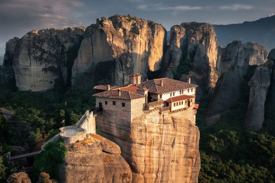 Meteora: Panoramic Morning Small Group Tour with Local Guide - Dress code, audio guide basics, and the step count reality check