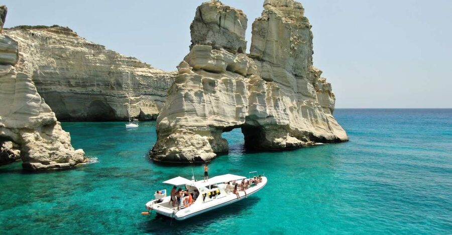 Milos: Half-Day Speedboat Cruise to Klefiko with Snorkeling - Why Kleftiko and Sykia Cave work best on a speedboat