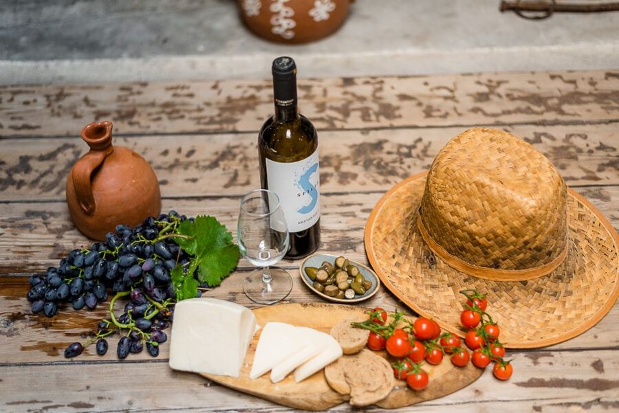 Milos Island: Kostantakis Winery Wine Tasting Experience - What happens first: the winery tour in about 40 minutes