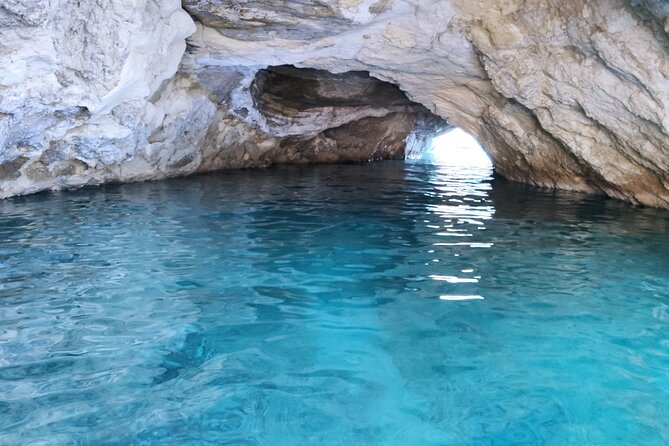 Milos oneiro-kleftiko west Milos - Kleftiko Beach: pirate stories, cave time, and lunch with a view