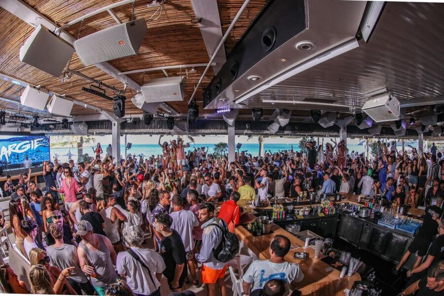 Mykonos: Best Beach Clubs Crawl Day Party - Included drinks, welcome shots, and how to make the most of them